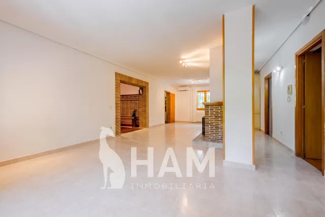 Casa en una planta con pabellón de invitados, piscina y garaje – Parcela 1.180 m2 — 25