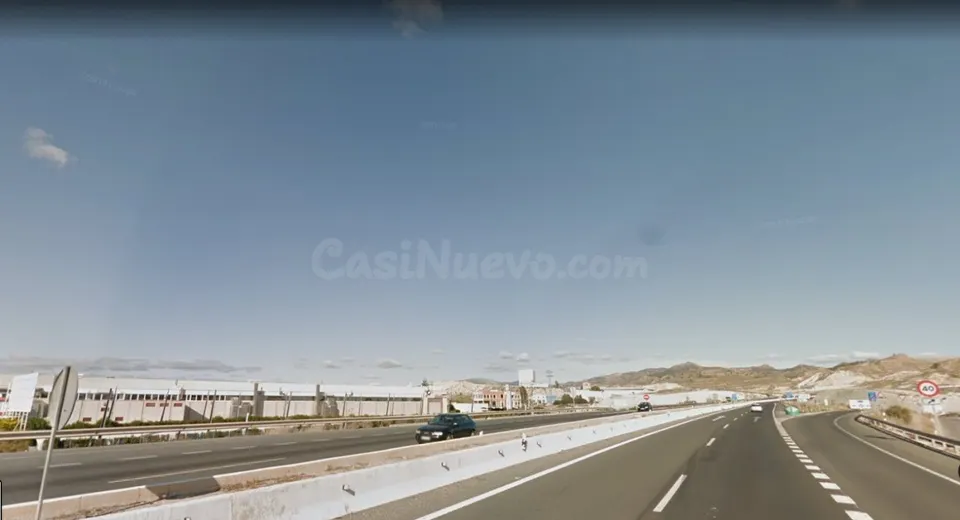 PARCELA CON ALMACENES Y FACHADA A AUTOVIA A7