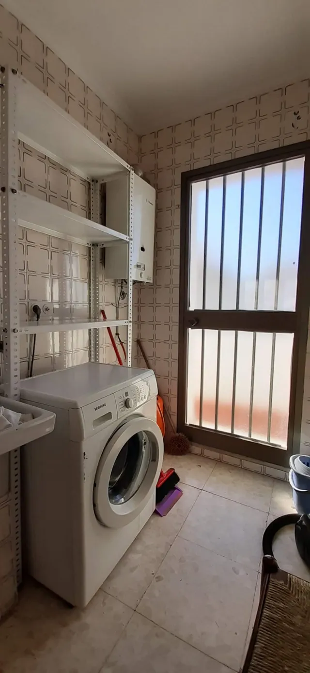 Edificio de tres plantas y local comercial en el centro de Chiclana — 31