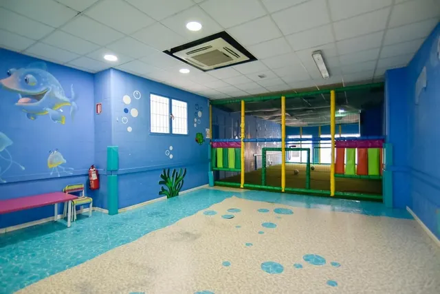 Local comercial 300m² en venta - LA PUNTICA — 9