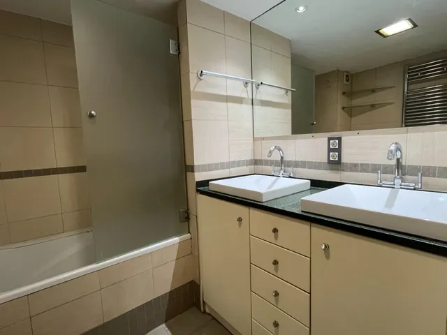 PISO MUY AMPLIO Y TRANQUILO EN SARRIA — 21