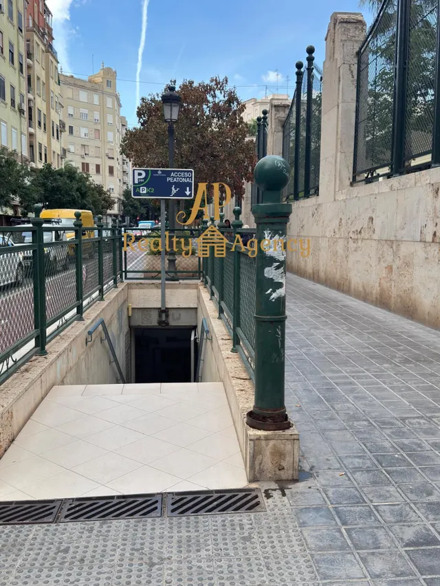 ¡OPORTUNIDAD! Se vende PLAZA DE GARAJE ubicada bajo el Mercado de Abastos. — 8