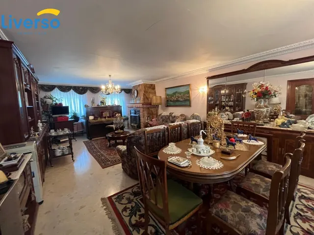 Espectacular Chalet de Lujo con Extensa Parcela y Servicios  - foto 5
