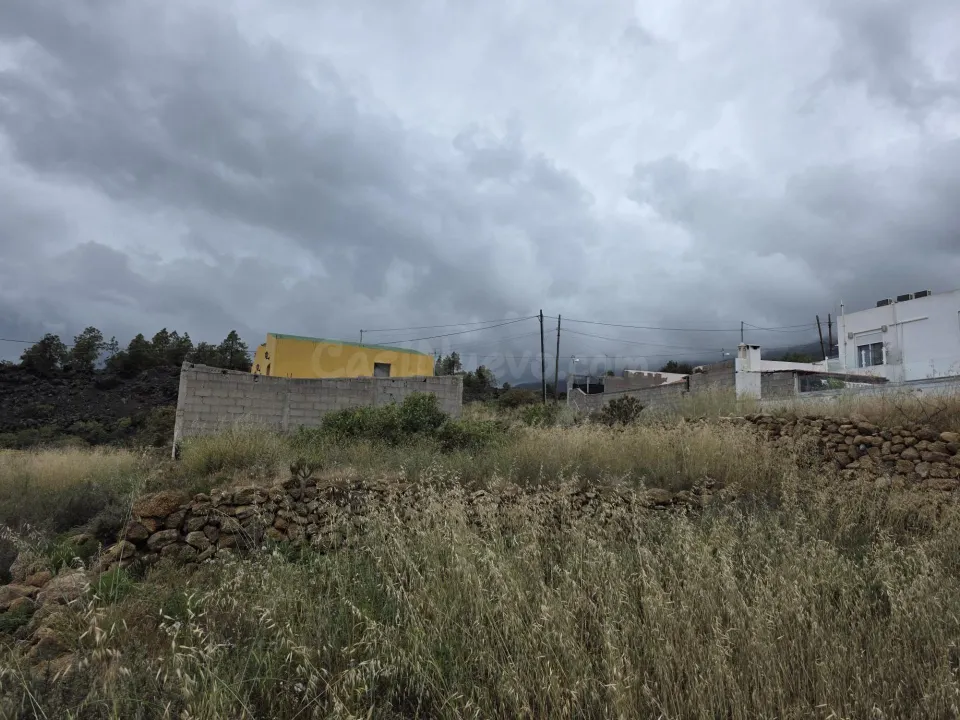 Terreno rústico de 380 m2 en Arafo, Tenerife | Excelente acceso y vistas despejadas