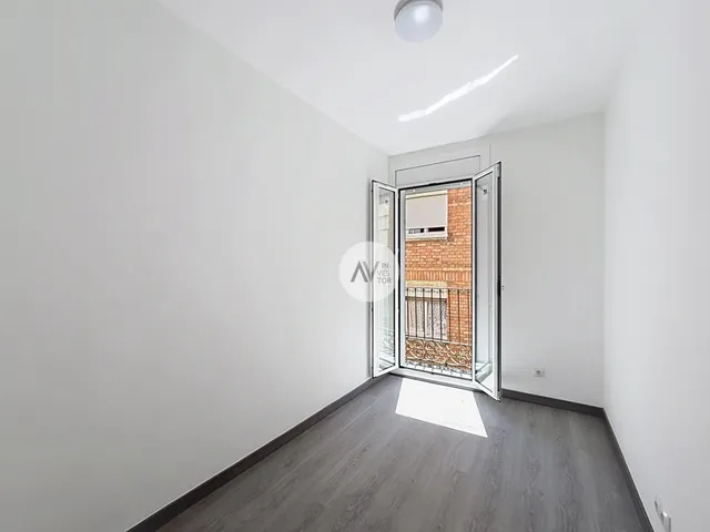 El Raval, reformado, con luz y balcones. Una oportunidad real — 13