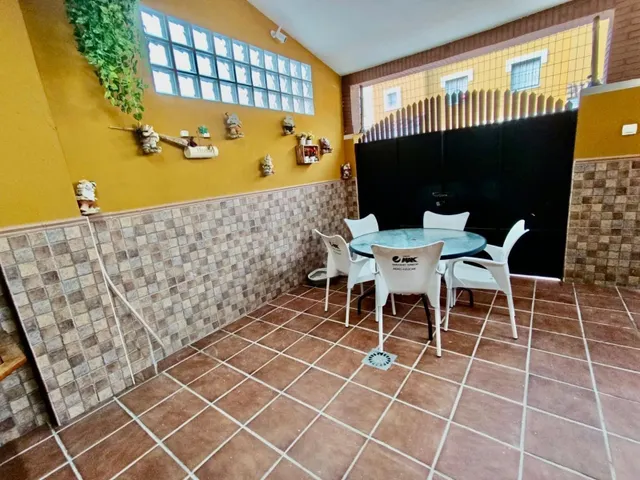 Casa adosada de cuatro habitaciones en Alhaurín de la Torre - foto 3