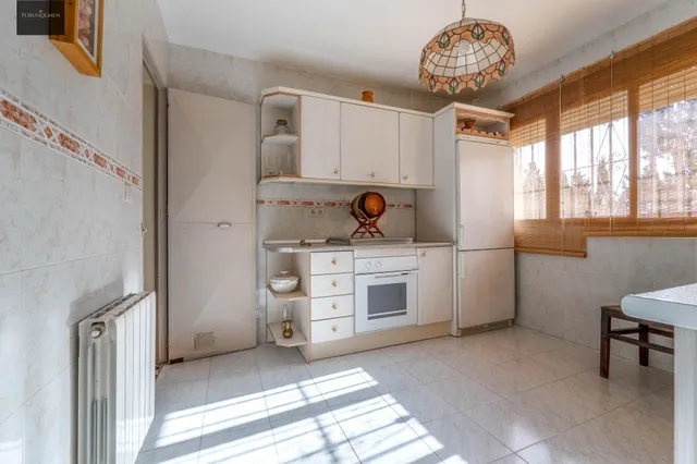 EXCLUSIVA VIVIENDA CON PISCINA PRIVADA EN URBANIZACIÓN "EL TORREÓN" EN ALBOLOTE. — 8