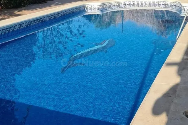 En venta chalet en La Urbanización Entremontes, con piscina  - foto 3