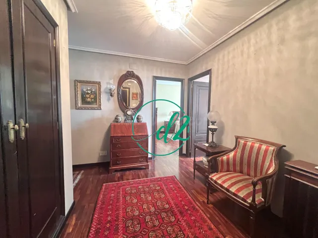 SE VENDE AMPLIO Y LUMINOSO PISO EN EL CENTRO DE LA CIUDAD. R - foto 3