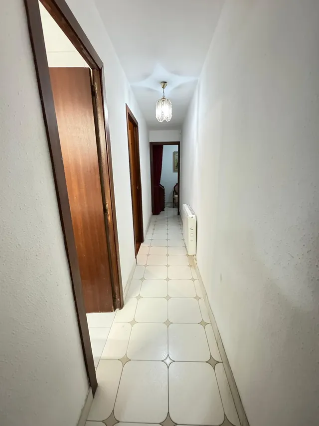 PISO DE 4 habitaciones Y DOS BAÑOS EN LA CALLE CALABRIA CERCA DEL SAGRADO CORAZÓN — 39