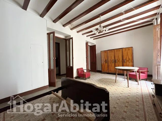 Espaciosa casa con local comercial y garaje en el centro — 9