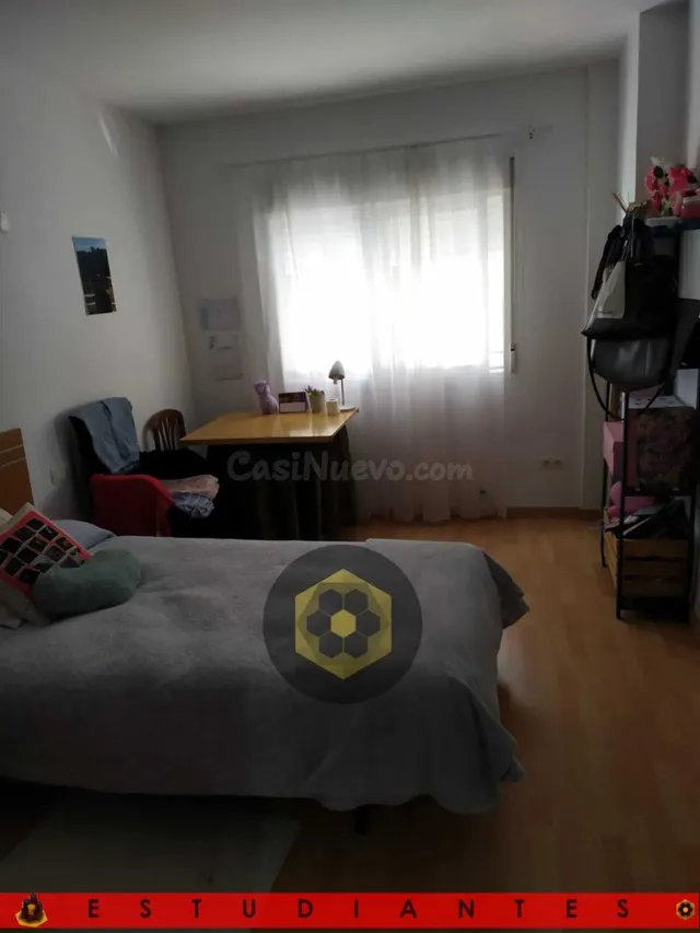 EST / Piso de CUATRO Dormitorios en Plaza de Toros - foto 4