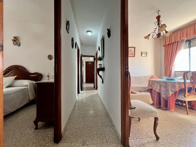 E. PISAZO DE 4 HAB. CON DOS TERRAZAS, DOS BAÑOS. — 24