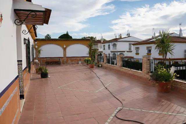 Espectacular Villa Unifamiliar en Gines: Espacio, versatilid - foto 2