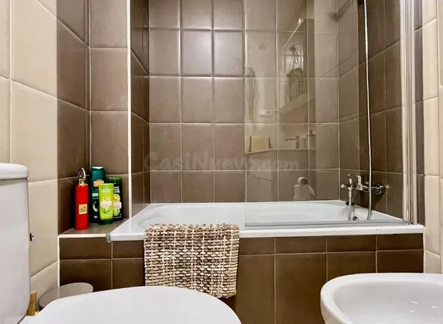 Apartamento con piscina comunitaria, Alicante, Torrevieja. 2 habitaciones, 53 m2, 1,4 kilómetros del mar — 26
