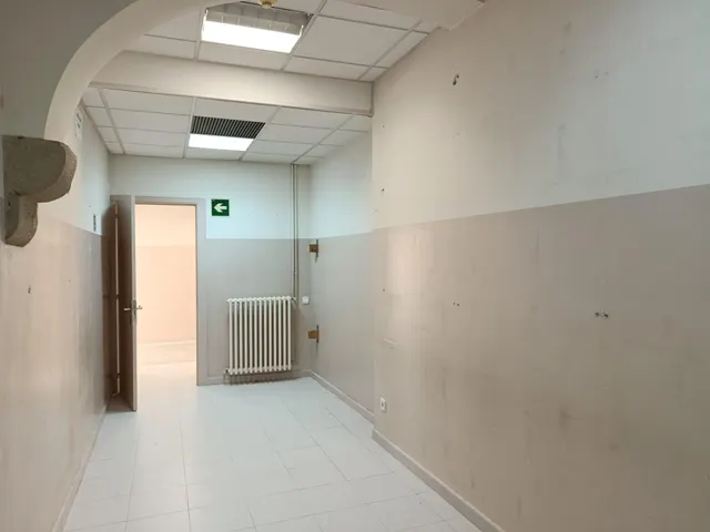 Local de grandes dimensiones en la Plaça Major de Manresa — 27