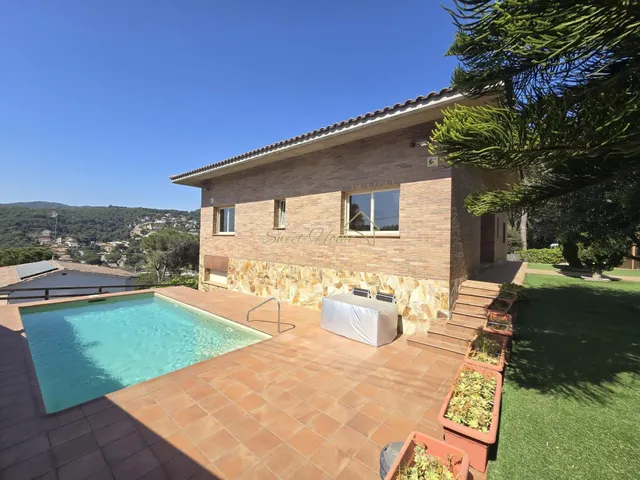 Casa impecable con privacidad, piscina y vistas panorámicas — 9