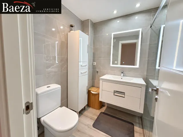 Bungalow totalmente reformado en venta, con piscina comunitaria, porche y garaje privado — 11