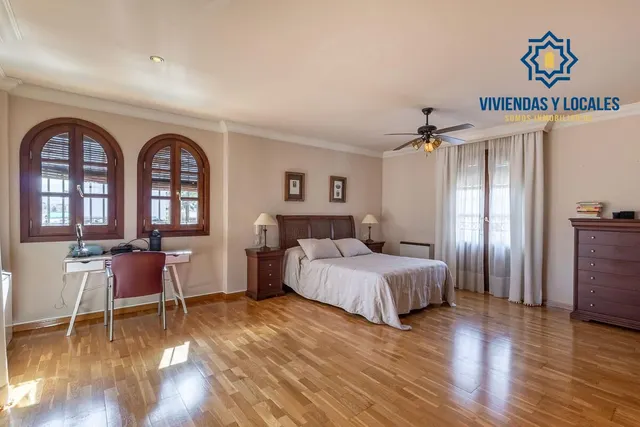 INCREÍBLE CHALET INDEPENDIENTE EN ZONA PRIVILEGIADA — 27