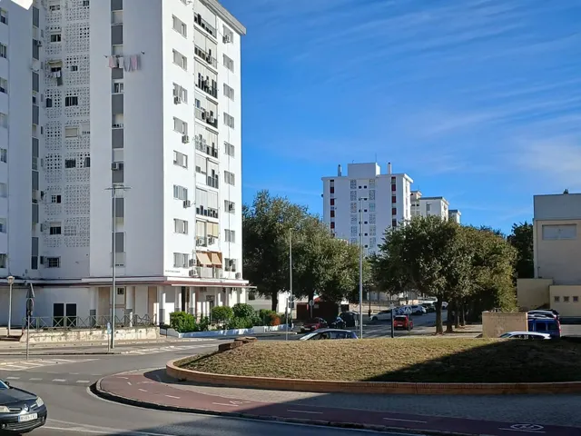 Amplio Piso en zona oeste Ideal para Entrar a Vivir — 23
