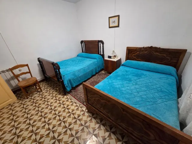 SE VENDE CASA EN CASTILFALE, 2 COCINAS,SALÓN, 6 HAB., BAÑO, PATIO, CALEFACCIÓN. — 22