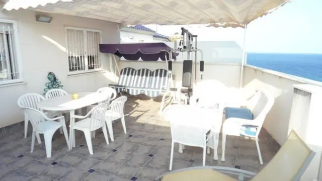 ESPECTACULAR ÁTICO DÚPLEX EN PRIMERA LÍNEA Y VISTAS AL MAR,  - foto 2