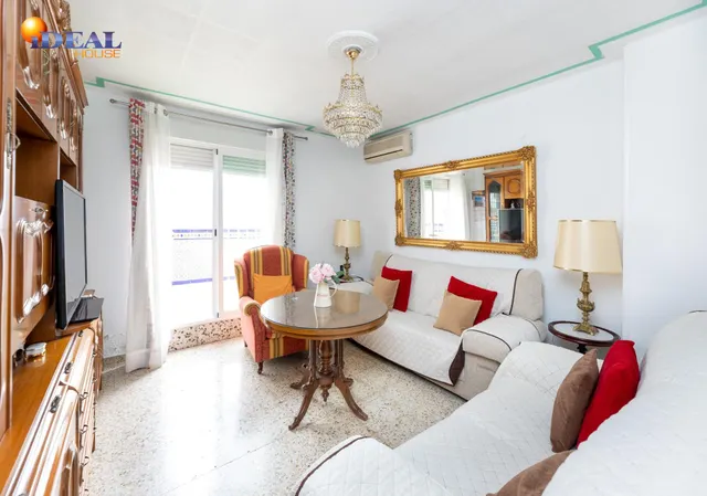 ¡Oportunidad única! Ático de 4 dormitorios y 2 baños con gran terraza frente al Colegio Agustinos (Arabial) — 14