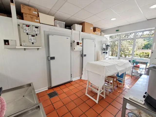 Casa independiente con piscina, porche y jardín en Castilblanco de los Arroyos — 43