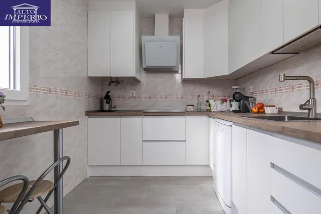 Encantadora Casa Reformada en Ogijares con Vistas y Espacios para Disfrutar — 13