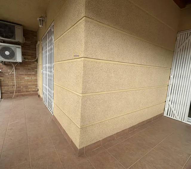 Dúplex de 4 dormitorios, cochera y patio en San José — 32