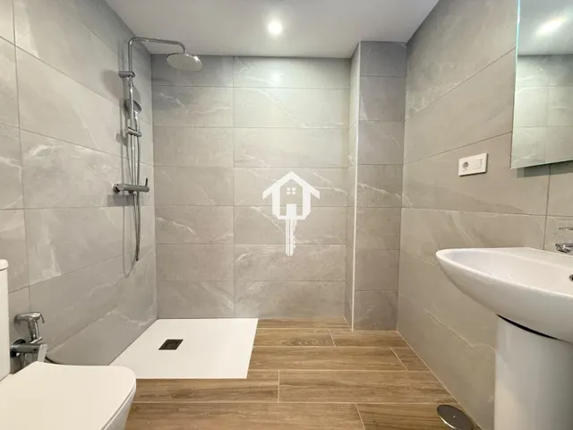 BAJO DUPLEX DE OBRA NUEVA EN VENTA EN ALICANTE. ZONA DE CAROLINAS ALTAS. 89m2+PATIO+SÓTANO, 2 habitaciones, 1 BAÑO, PATIO, SOTANO, ASCENSOR — 18