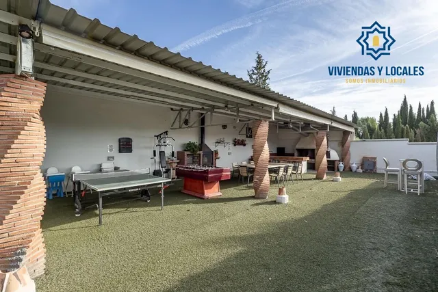 Chalet independiente con pozo propio y placas solares — 30