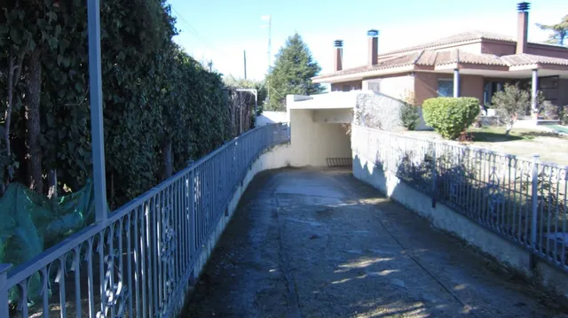 URBANIZACION LA MINA, SE VENDE CHALET — 21