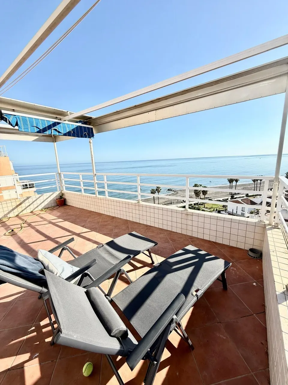 Exclusivo Ático en Playa Mezquitilla - Septiembre a Junio