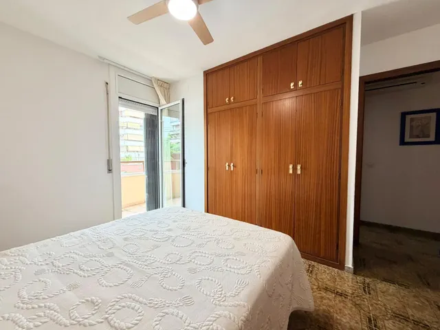 3 dormitorios, jardín, parking, piscina comunitaria. — 20