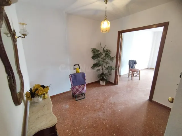 Excelente piso en el centro de Cabra - foto 3