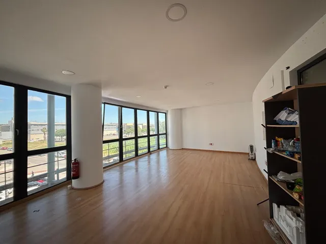 Se alquilan dos oficinas en edificio Azabache- Palmones - Los Barrios — 4