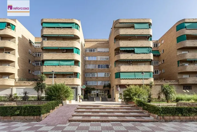 Piso con plaza de garaje cerrada junto a La Inmaculada, fren
