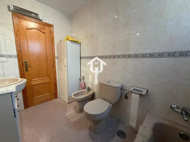 Casa independiente en moralet, Alicante. dos viviendas independientes, 3.700m2 de parcela, 5 habitaciones, 3 baños, piscina — 32