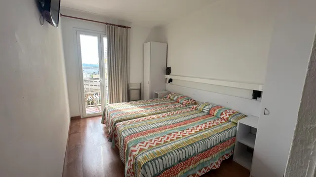 HOSTAL EN 1º LINEA DE MAR — 11