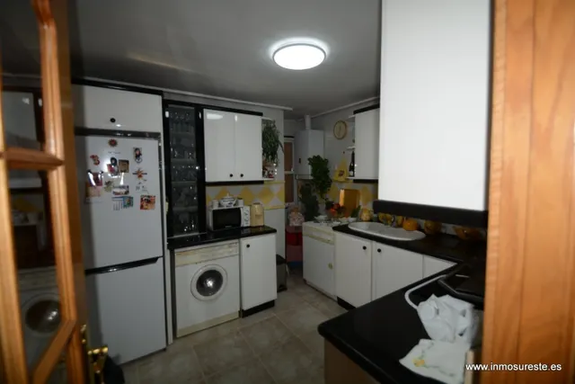 ¡¡ GRAN OPORTUNIDAD. VIVIENDA CÉNTRICA EN ORIHUELA !! Piso de 102 m2. construidos, distribuidos en 3 habitaciones, 2 baños. Zona Centro de Orihuela. — 14