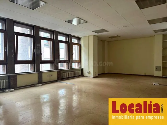 Excepcional local para oficinas en Santander. — 2