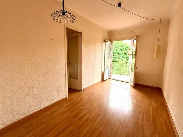 Luminoso piso totalmente exterior de 3 habitaciones con ascensor — 4