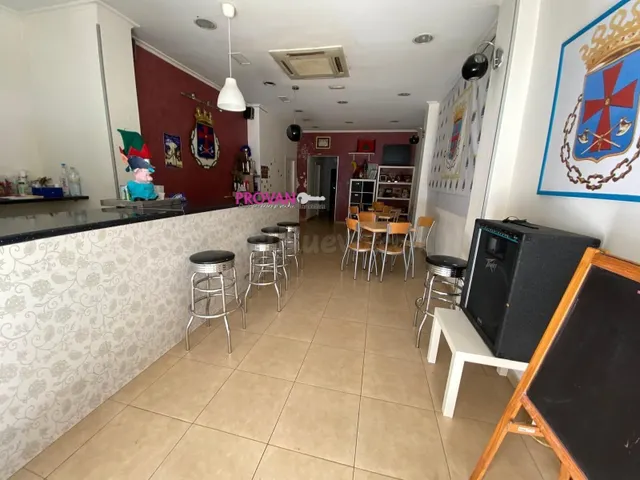 EN ELCHE, LOCAL COMERCIAL CON MOBILIARIO Y AIRE ACONDICIONAD