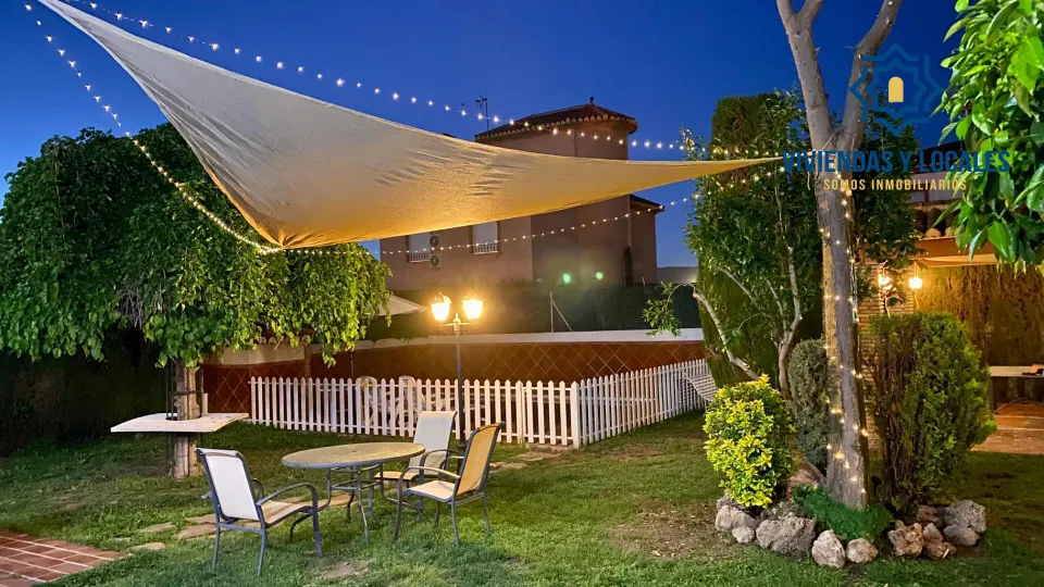 Chalet en venta en La Zubia con Licencia Turística