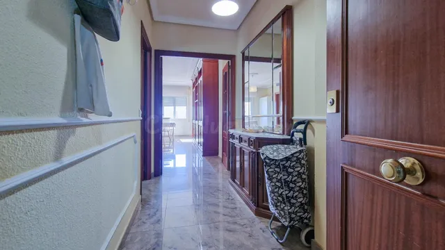 PISO AMUEBLADO DE 4 DORMITORIOS 2 BAÑOS EN ALQUILER EN VALDE - foto 2