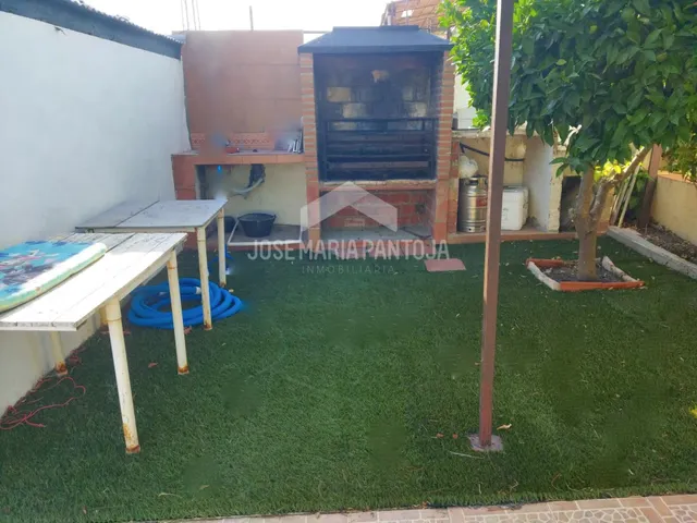 CHALET CON PISCINA EN JUNTA DE LOS RIOS — 48