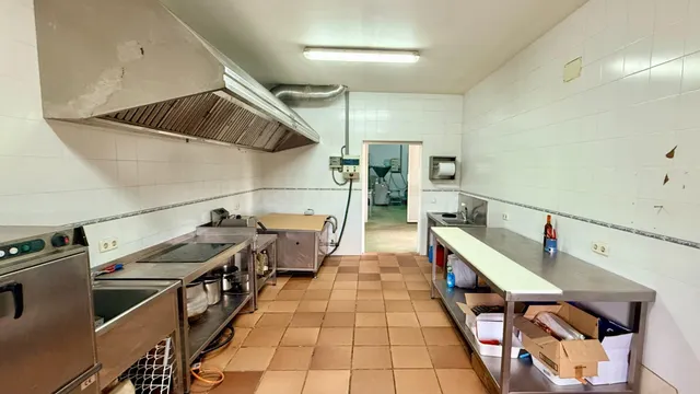 Tienda y fábrica de carne y embutidos en venta. Ref.2086 — 3