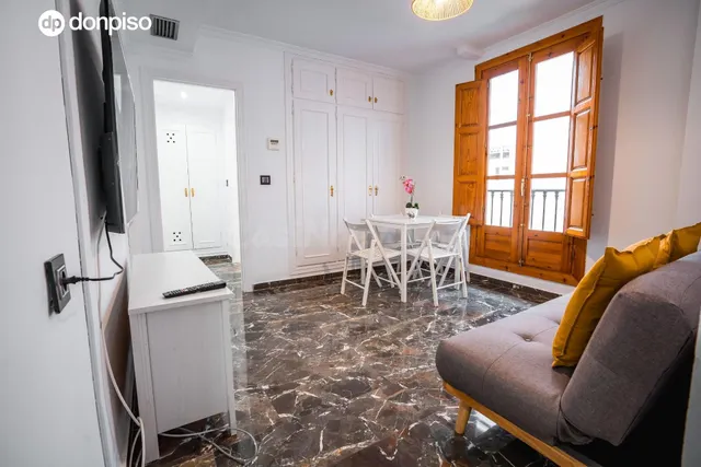 PISO CON LICENCIA TURISTICA EN CALLE NAVAS — 2
