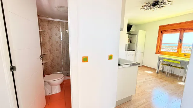 Apartamento rentable en Torrevieja con piscina y vistas al mar — 13